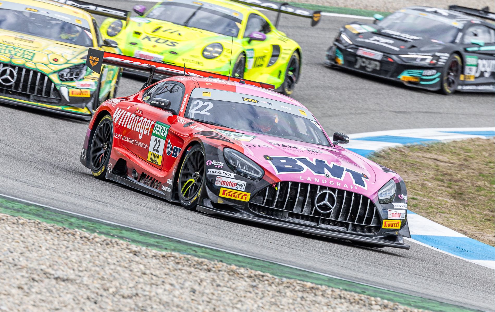 DTM Tourenwagen von BWT auf der Rennstrecke
